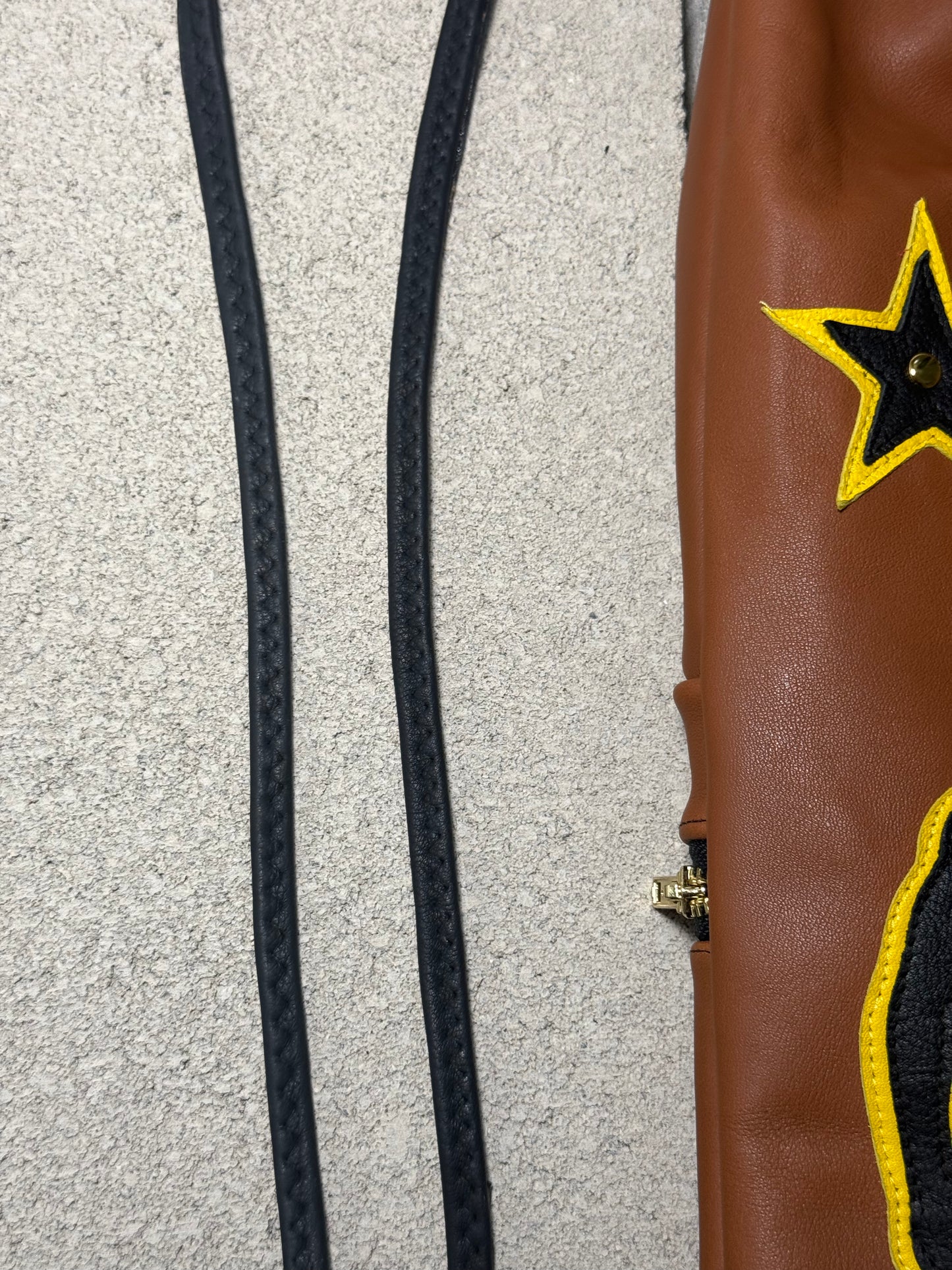 "VOYAGER" DRAWSTRING LEATHER GYM BAG